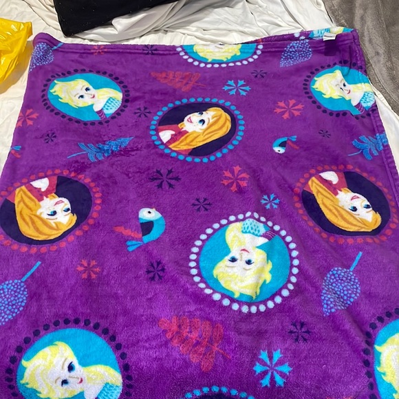 Disney 50x60 Frozen Anna and Elsa blanket in vibrant purple euc - Picture 1 of 7